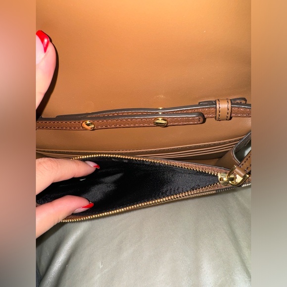 BRAND NEW. CROSSBODY BURBERRY PURSE WITH DUST BAG. - Picture 8 of 9